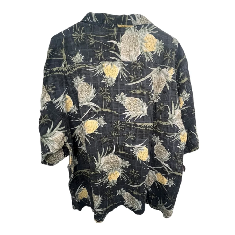 Tommy Bahama Silk Pineapple Pattern Button Up Short Sleeve Hawaiian Shirt